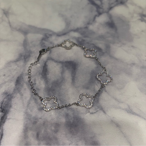 Silver Clover Bracelet - Picture 3 of 4